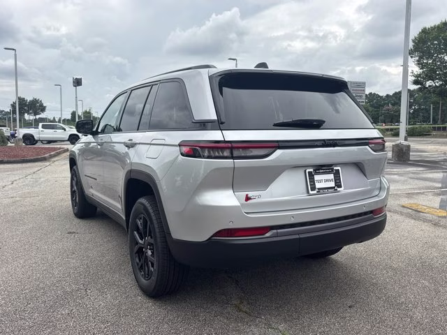 2026 Silver Zynith Jeep Grand Cherokee Laredo Altitude RWD SUV