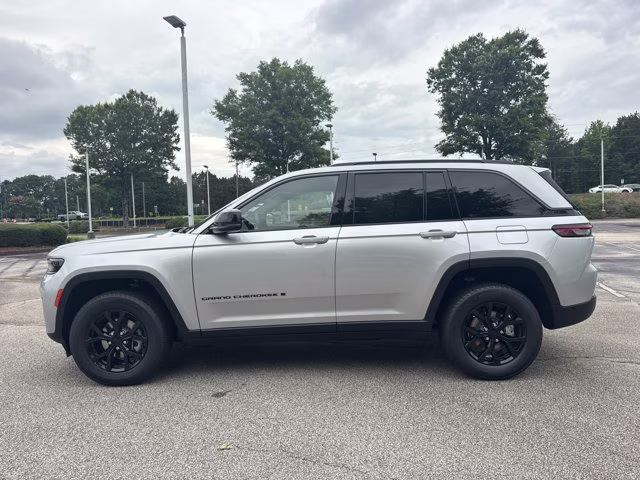 2026 Silver Zynith Jeep Grand Cherokee Laredo Altitude RWD SUV