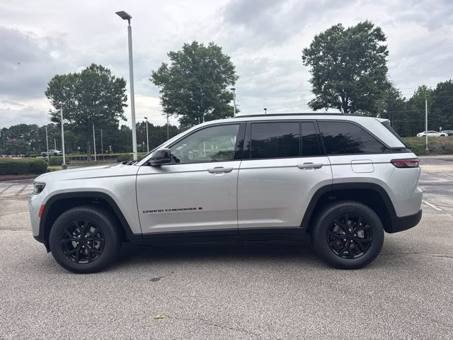 2026 Silver Zynith Jeep Grand Cherokee Laredo Altitude RWD SUV