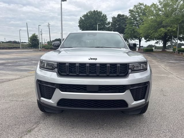 2026 Silver Zynith Jeep Grand Cherokee Laredo Altitude RWD SUV