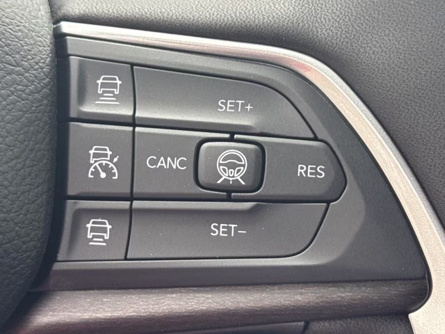 2026 Silver Zynith Jeep Grand Cherokee Laredo Altitude RWD SUV