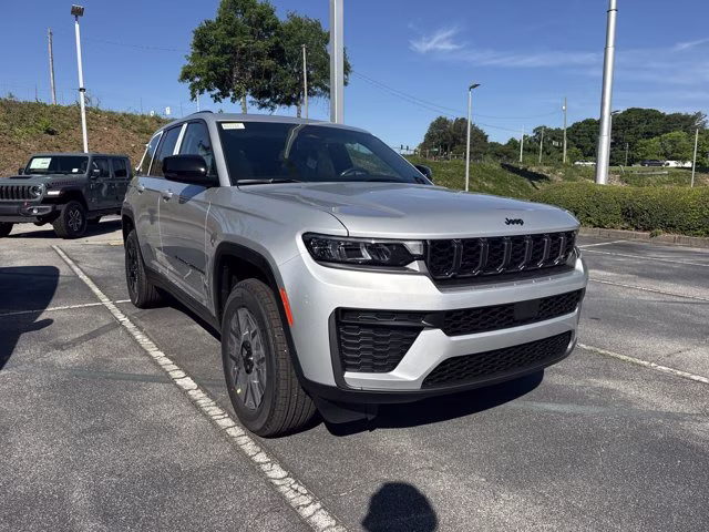 2026 Silver Zynith Jeep Grand Cherokee Laredo Altitude RWD SUV