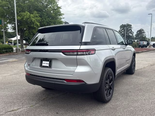 2026 Silver Zynith Jeep Grand Cherokee Laredo Altitude RWD SUV