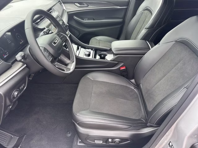 2026 Silver Zynith Jeep Grand Cherokee Laredo Altitude RWD SUV