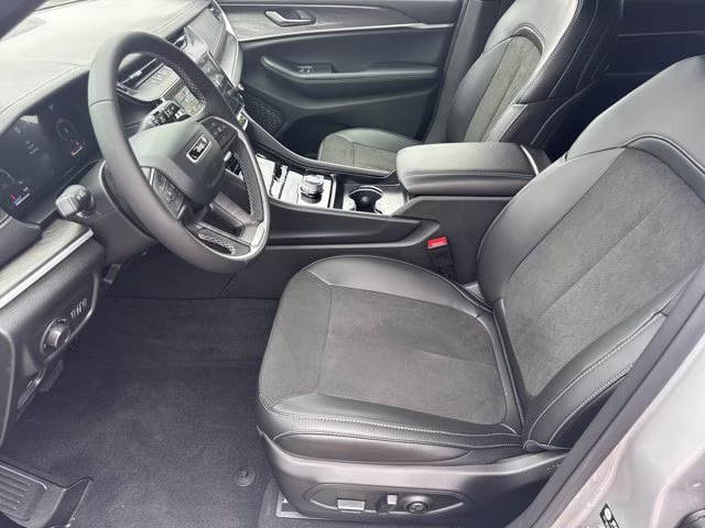 2026 Silver Zynith Jeep Grand Cherokee Laredo Altitude RWD SUV