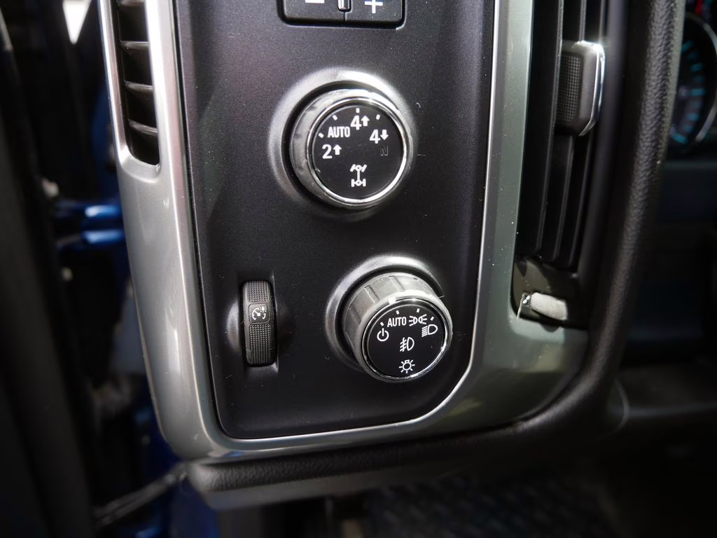 2015 Deep Ocean Blue Metallic Chevrolet Silverado 1500 LT 4X4 Truck