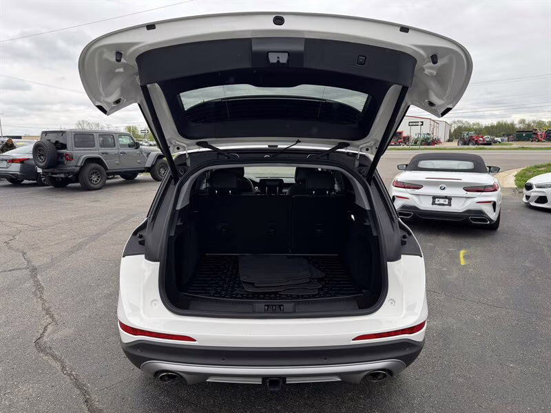 2022 Pristine White Lincoln Corsair Reserve AWD SUV