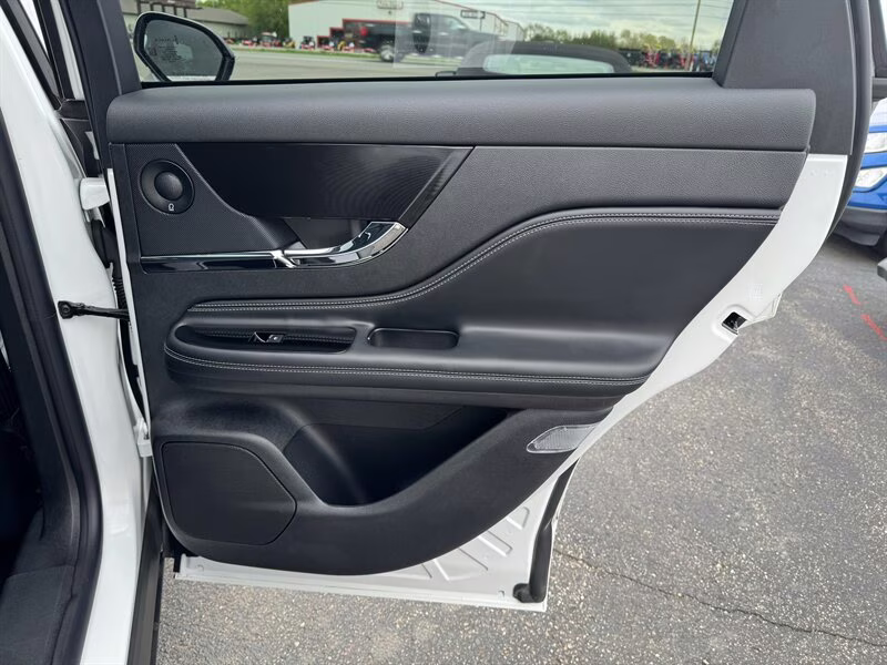 2022 Pristine White Lincoln Corsair Reserve AWD SUV