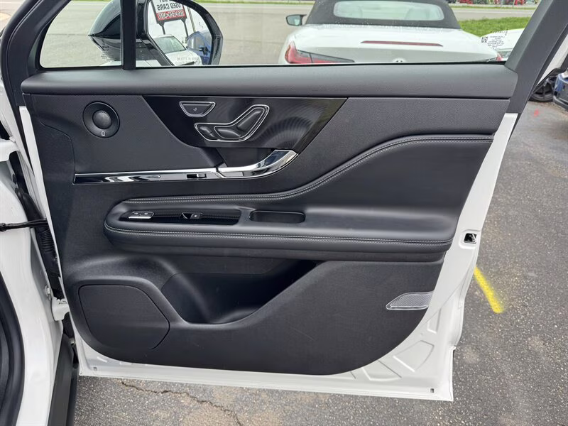 2022 Pristine White Lincoln Corsair Reserve AWD SUV