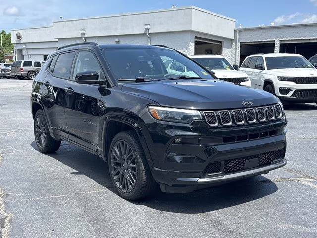 2024 Diamond Black Crystal Pearlcoat Jeep Compass Limited 4X4 SUV