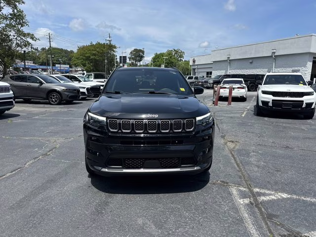2024 Diamond Black Crystal Pearlcoat Jeep Compass Limited 4X4 SUV