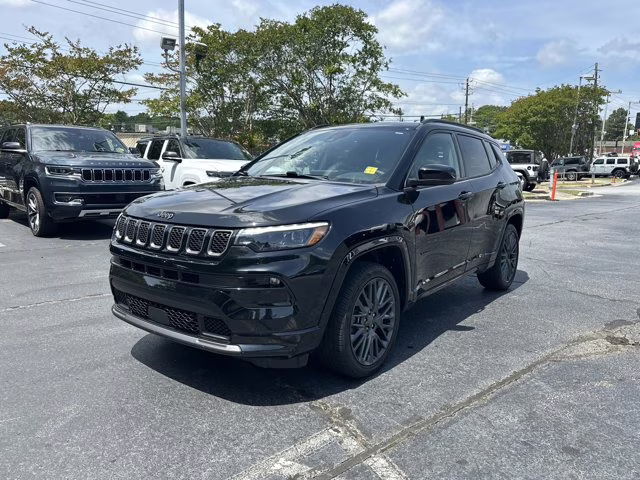 2024 Diamond Black Crystal Pearlcoat Jeep Compass Limited 4X4 SUV