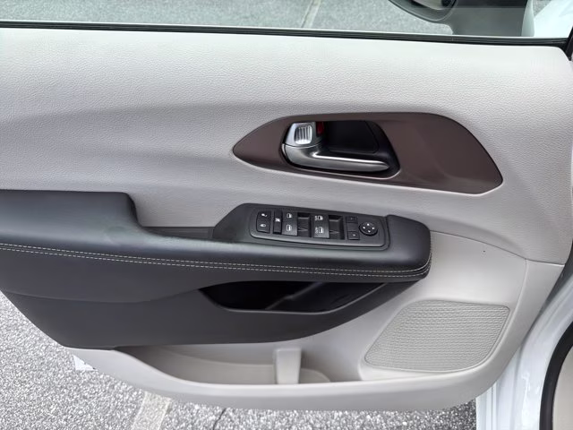 2023 Bright White Clearcoat Chrysler Voyager LX FWD Van