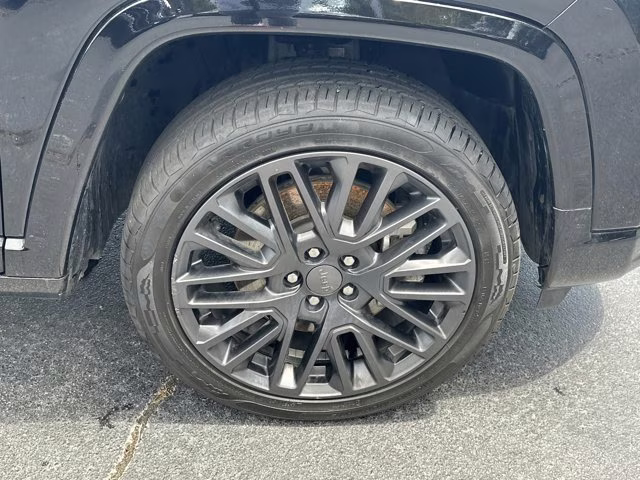 2024 Diamond Black Crystal Pearlcoat Jeep Compass Limited 4X4 SUV