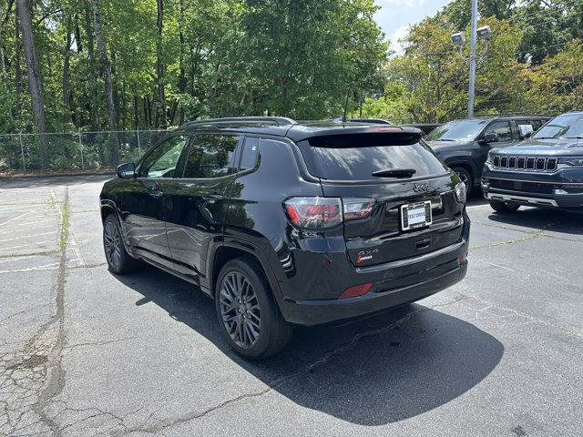 2024 Diamond Black Crystal Pearlcoat Jeep Compass Limited 4X4 SUV