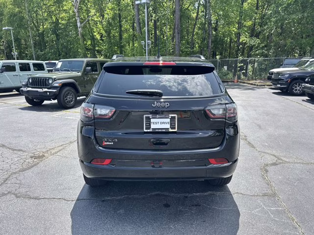 2024 Diamond Black Crystal Pearlcoat Jeep Compass Limited 4X4 SUV