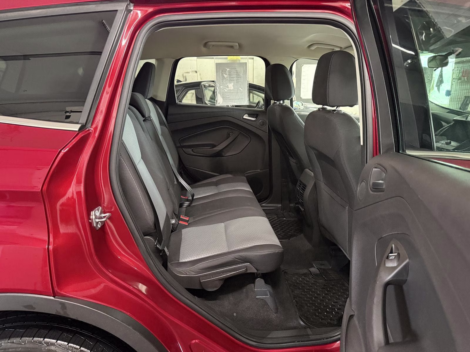 2017 Ruby Red Metallic Tinted Clearcoat Ford Escape SE 4X4 SUV