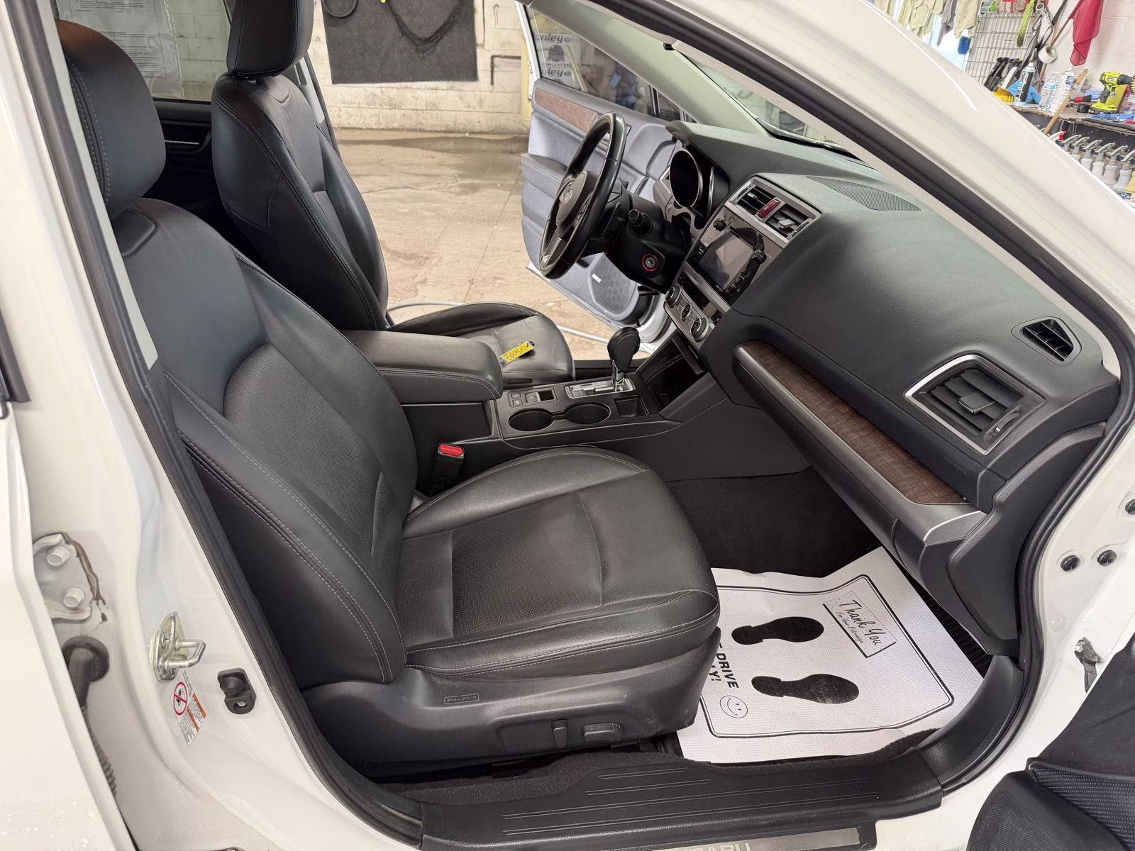 2016 Crystal White Pearl Subaru Outback 3.6R Limited AWD SUV