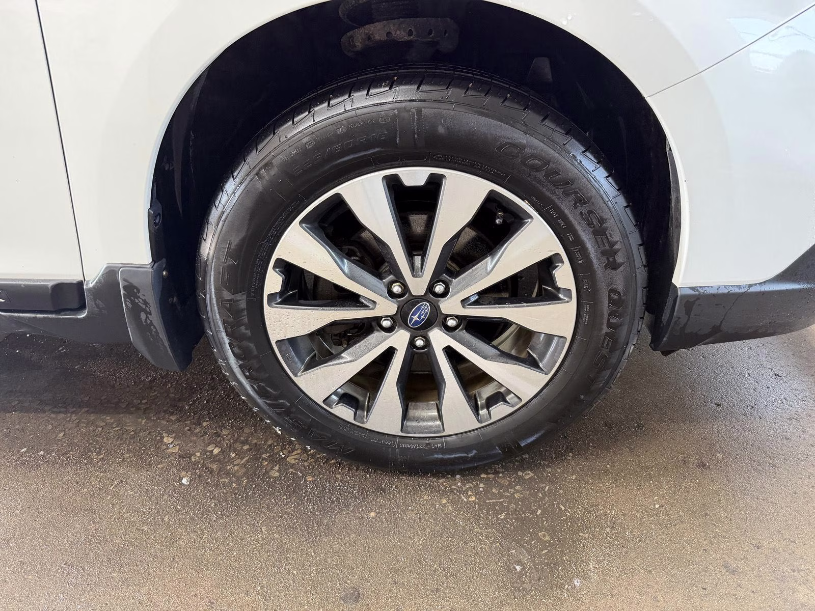 2016 Crystal White Pearl Subaru Outback 3.6R Limited AWD SUV