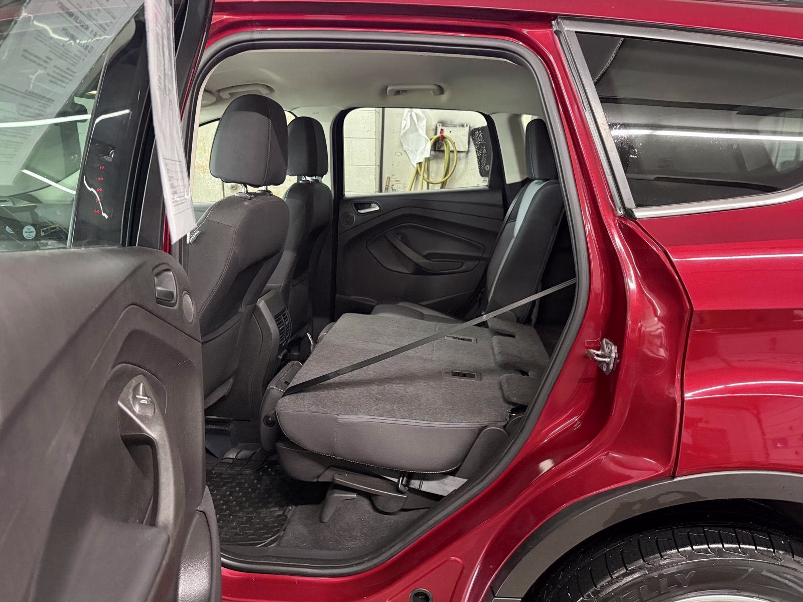 2017 Ruby Red Metallic Tinted Clearcoat Ford Escape SE 4X4 SUV