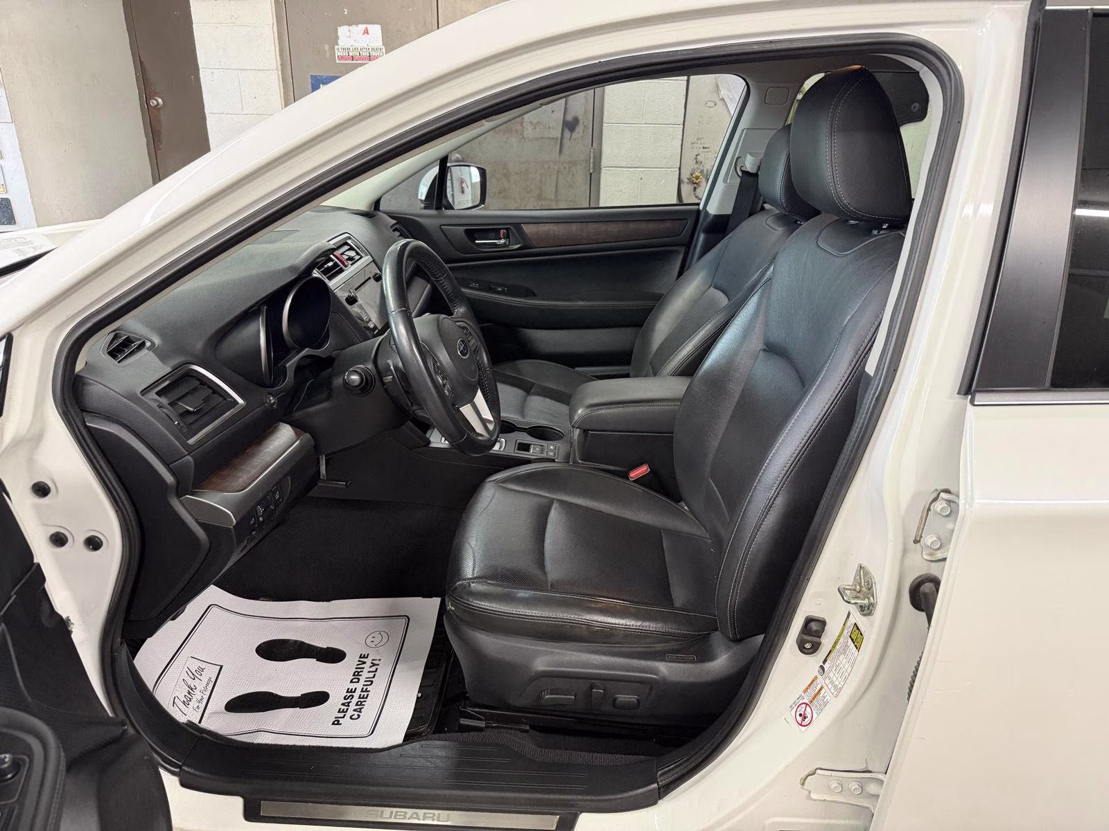 2016 Crystal White Pearl Subaru Outback 3.6R Limited AWD SUV