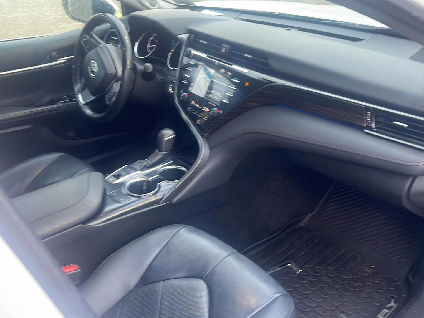 2019 Wind Chill Pearl Toyota Camry FWD