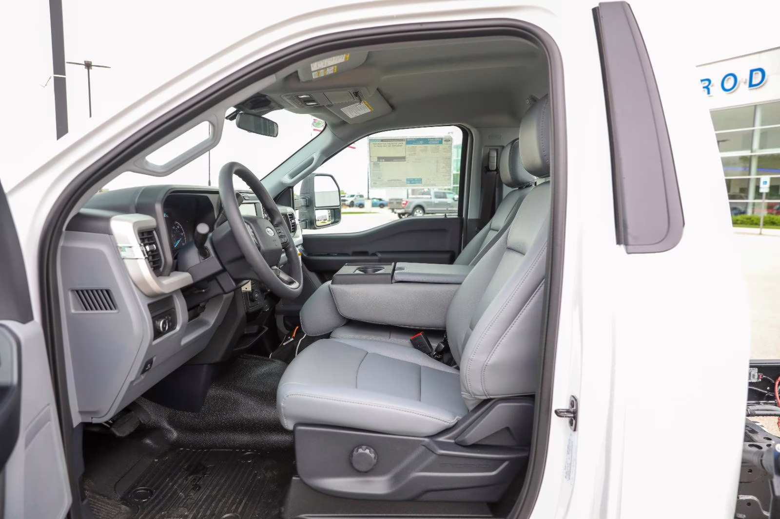 2026 Oxford White Ford Super Duty F-550 DRW XL RWD Truck