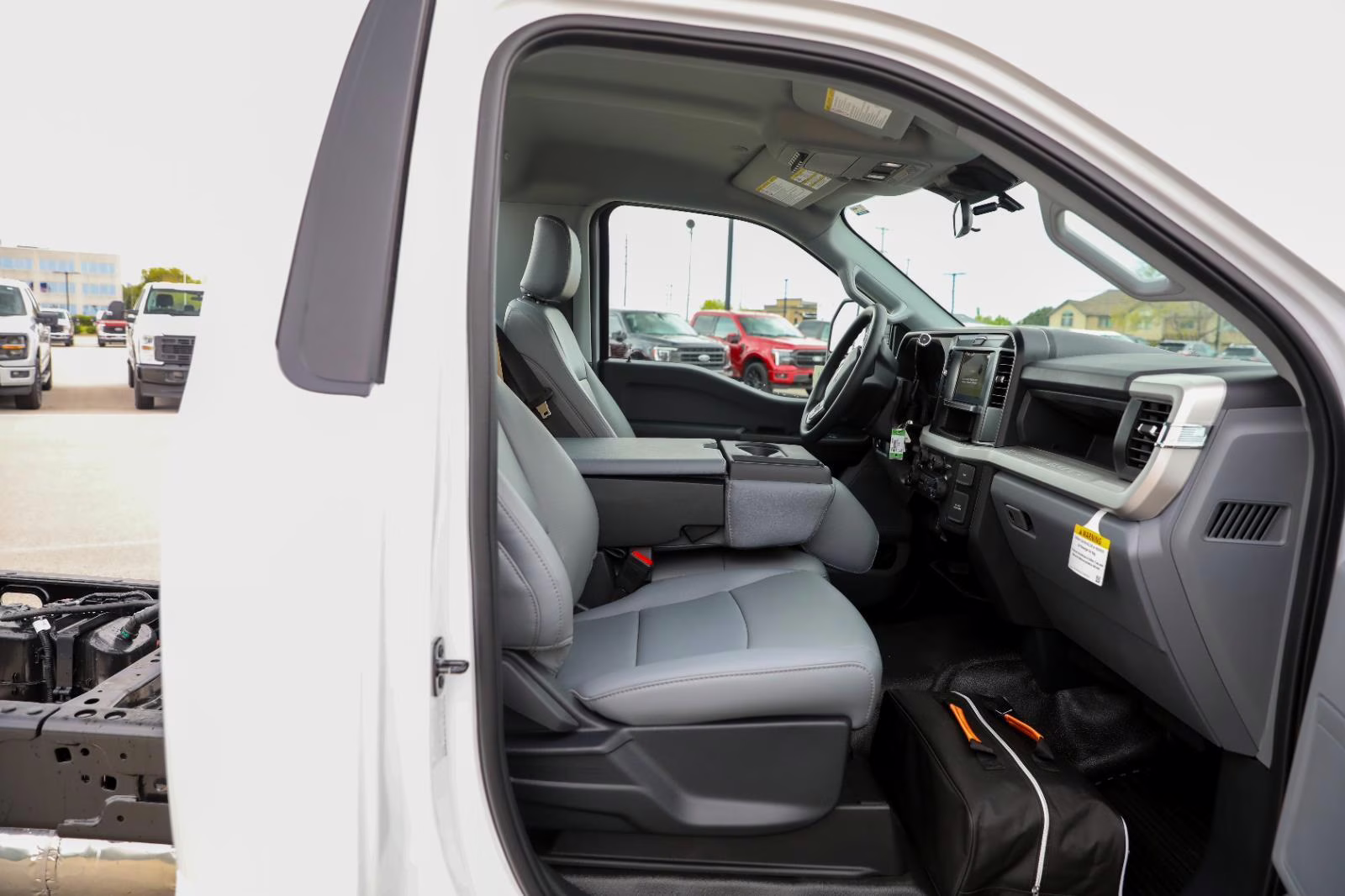 2026 Oxford White Ford Super Duty F-550 DRW XL RWD Truck
