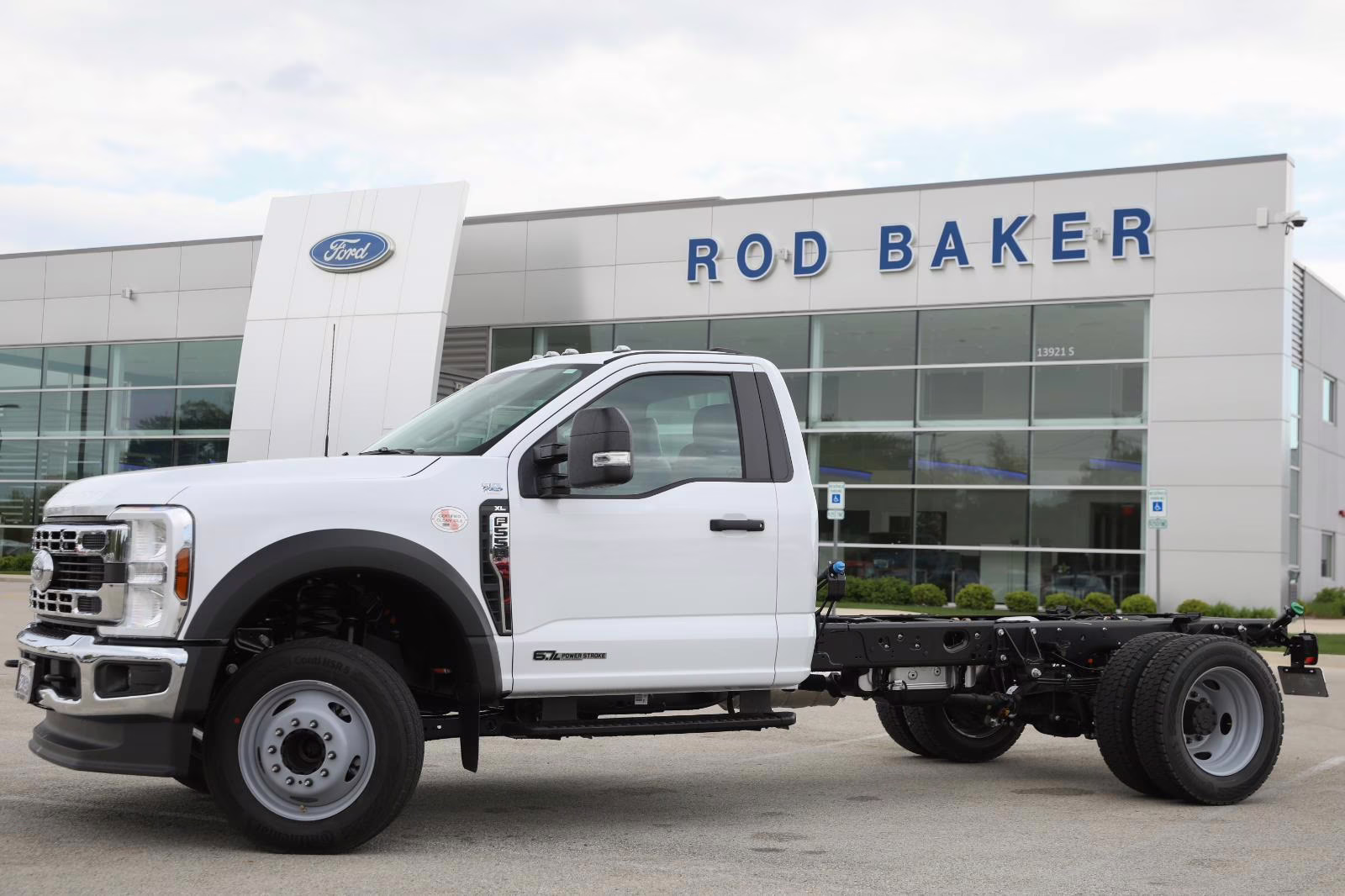 2026 Oxford White Ford Super Duty F-550 DRW XL RWD Truck
