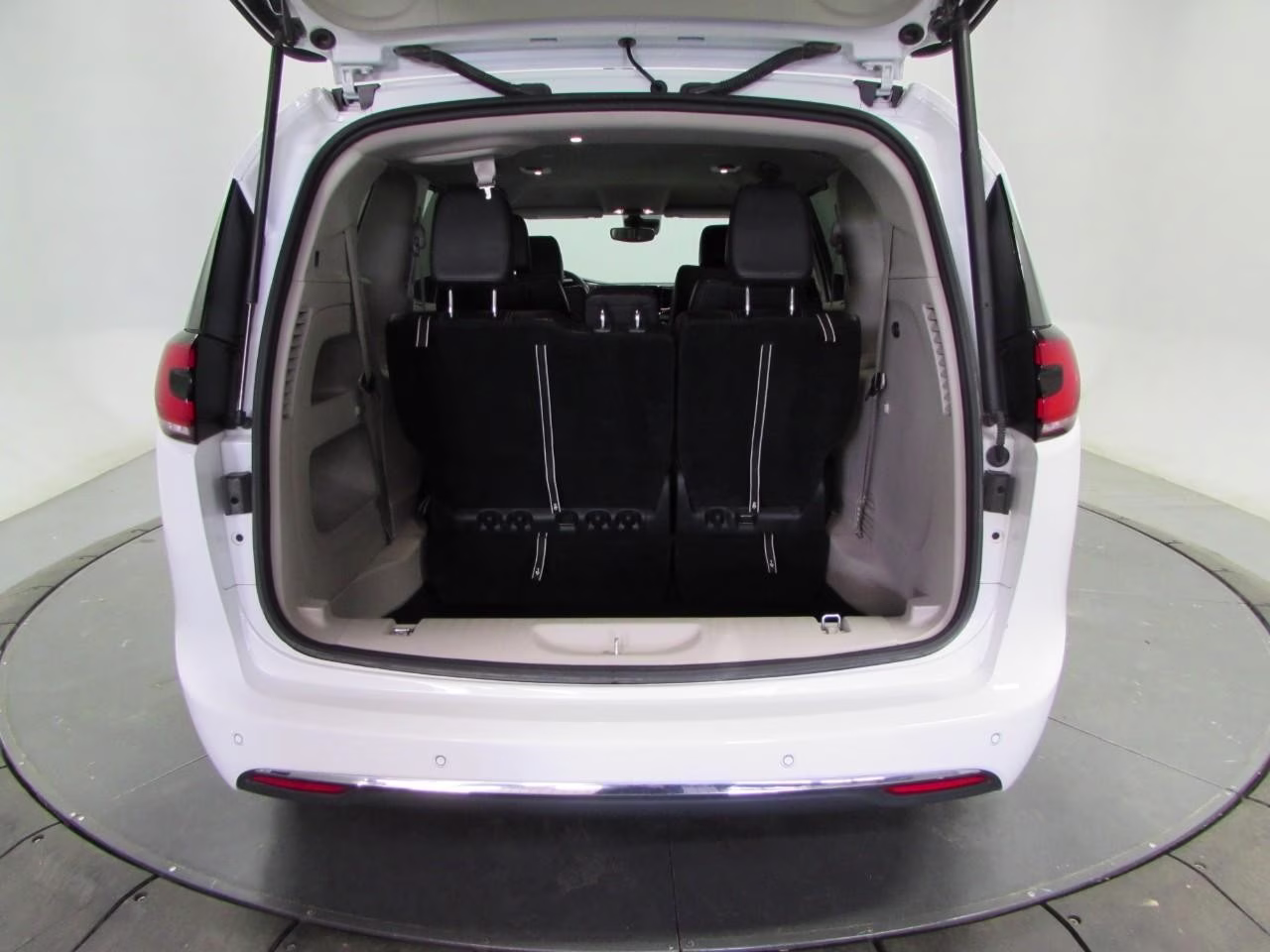 2023 Bright White Clearcoat Chrysler Pacifica Touring L FWD Van
