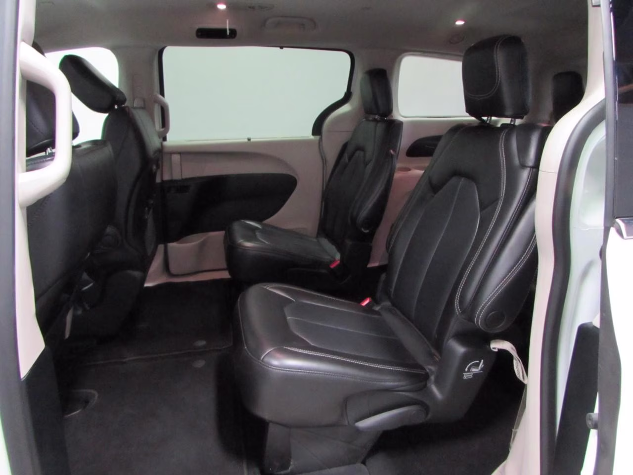 2023 Bright White Clearcoat Chrysler Pacifica Touring L FWD Van