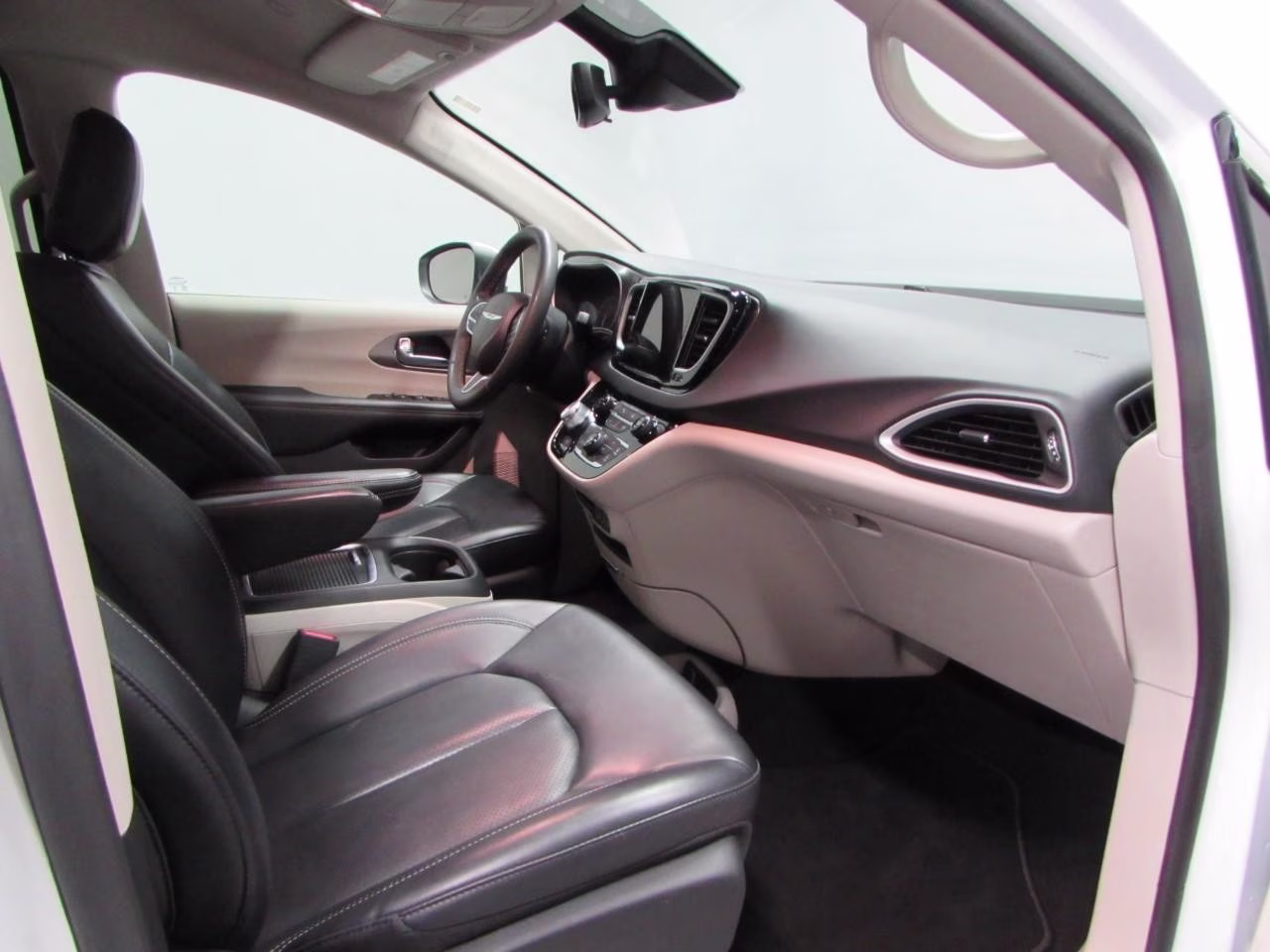 2023 Bright White Clearcoat Chrysler Pacifica Touring L FWD Van