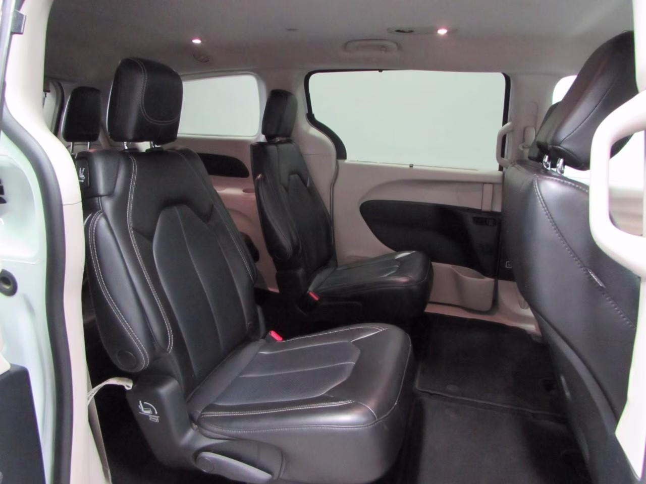 2023 Bright White Clearcoat Chrysler Pacifica Touring L FWD Van