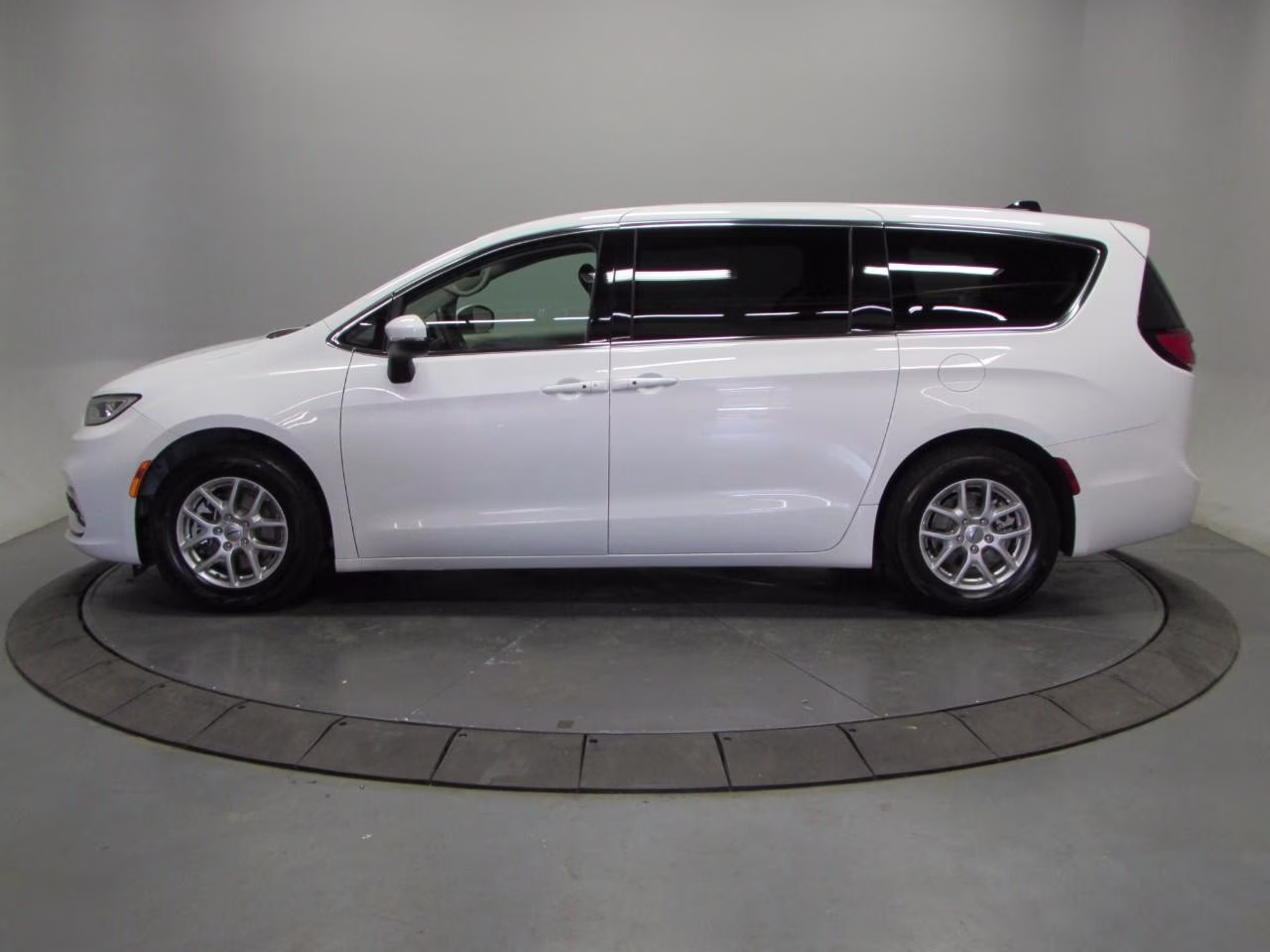 2023 Bright White Clearcoat Chrysler Pacifica Touring L FWD Van