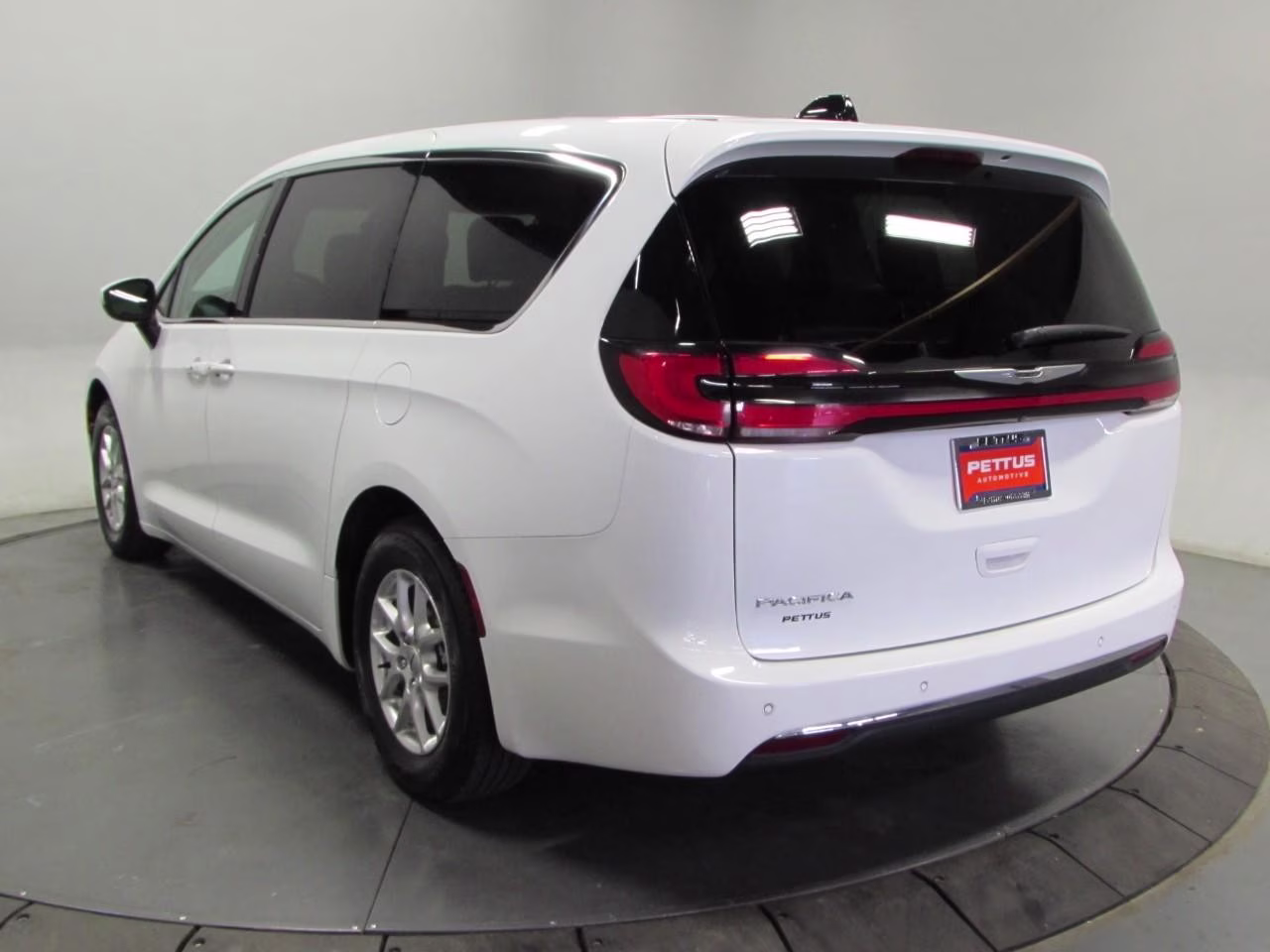 2023 Bright White Clearcoat Chrysler Pacifica Touring L FWD Van
