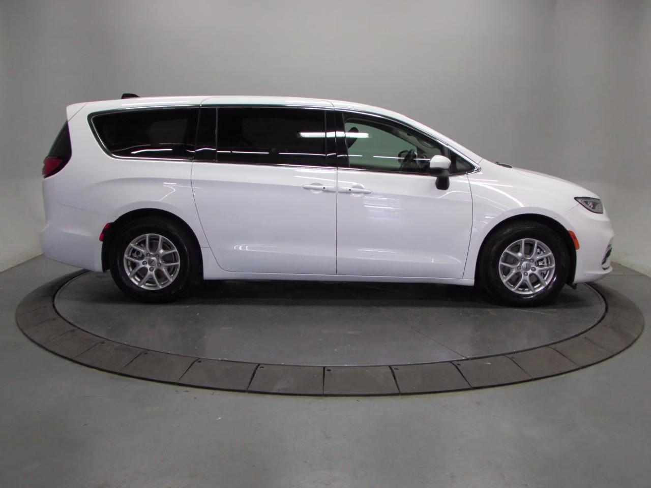 2023 Bright White Clearcoat Chrysler Pacifica Touring L FWD Van
