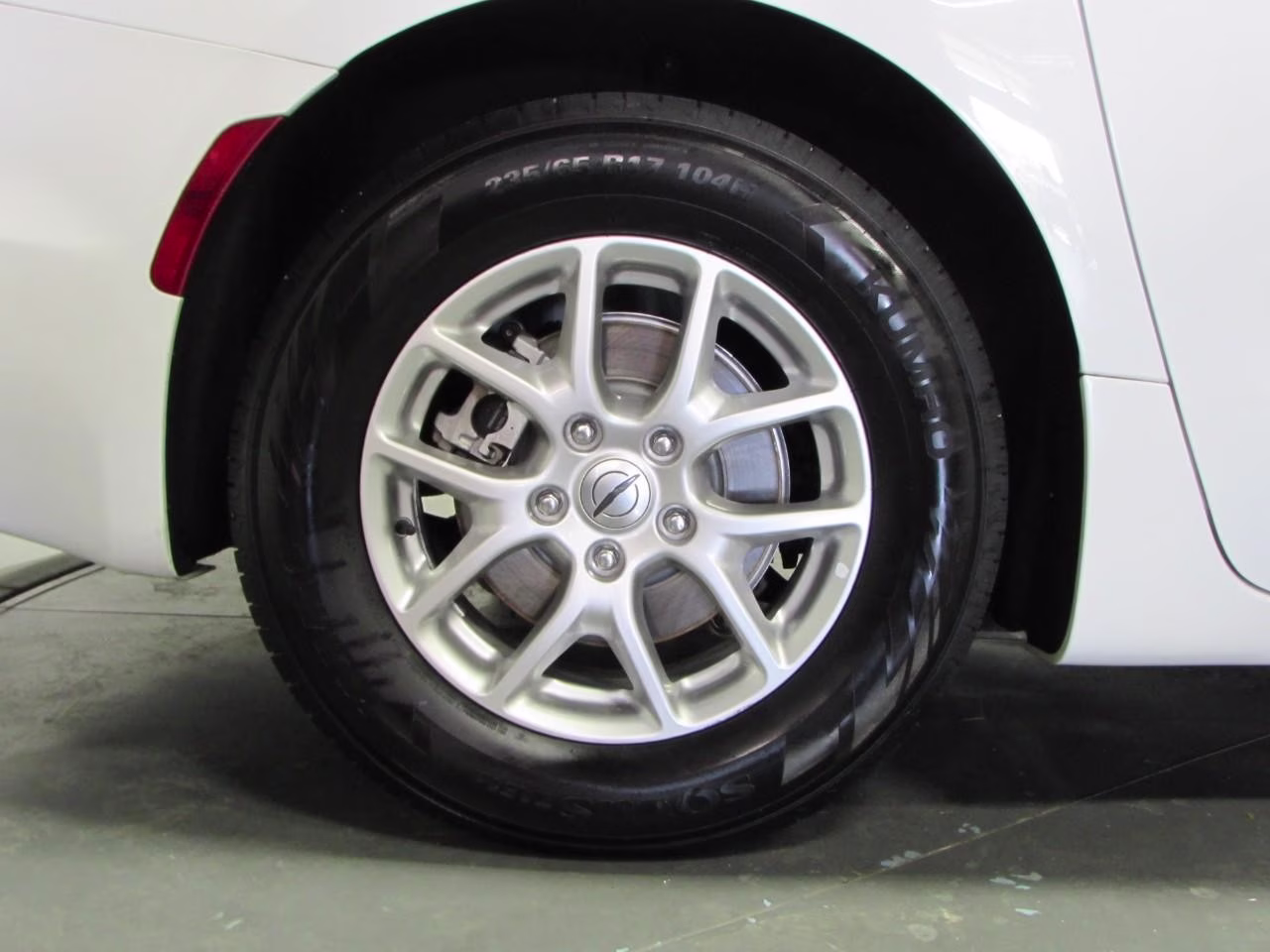 2023 Bright White Clearcoat Chrysler Pacifica Touring L FWD Van