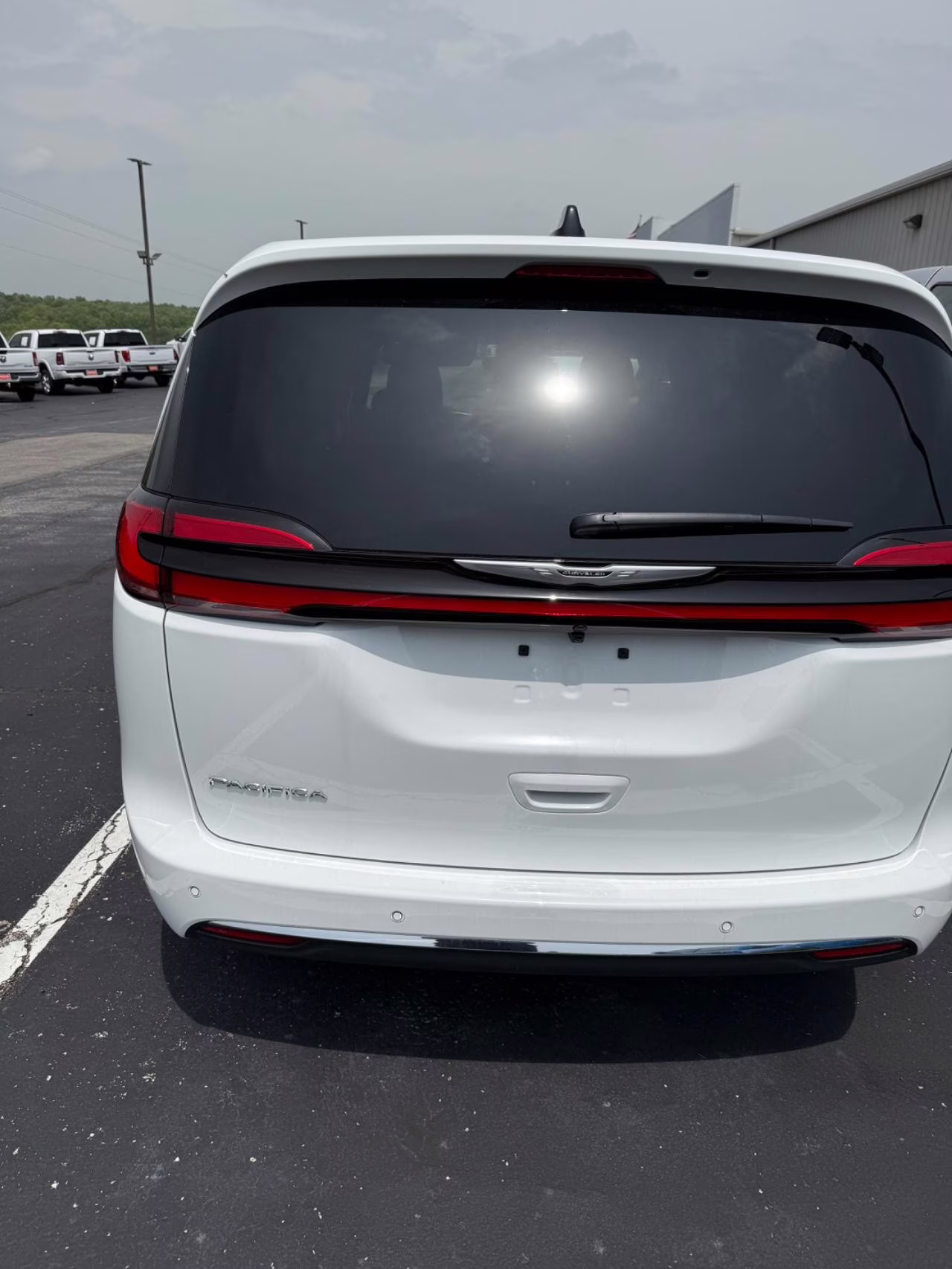 2023 WHITE Chrysler Pacifica Touring L FWD Van