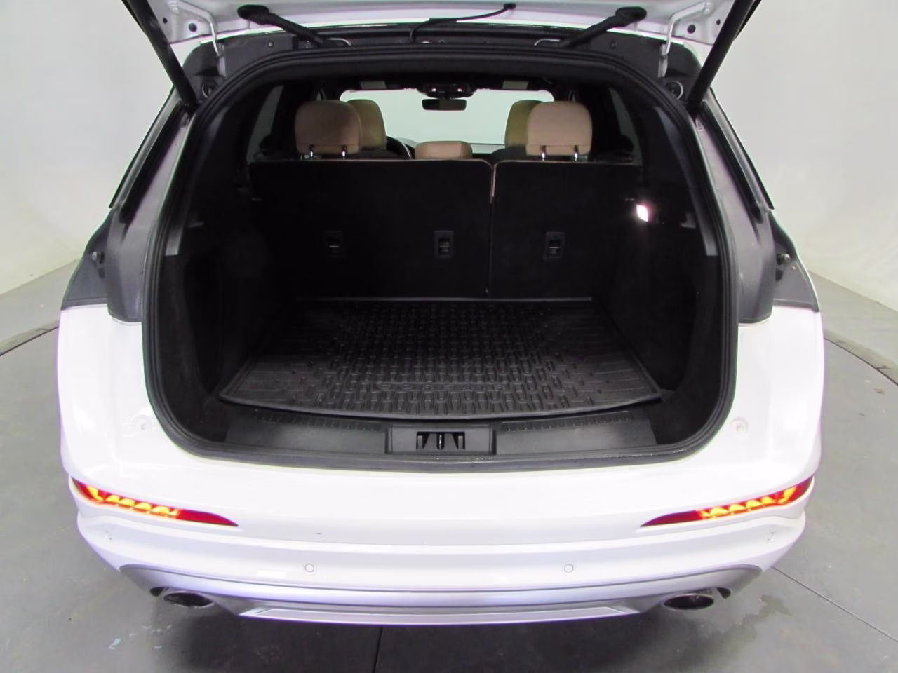 2022 Pristine White Metallic Tri-Coat Lincoln Corsair Reserve AWD SUV