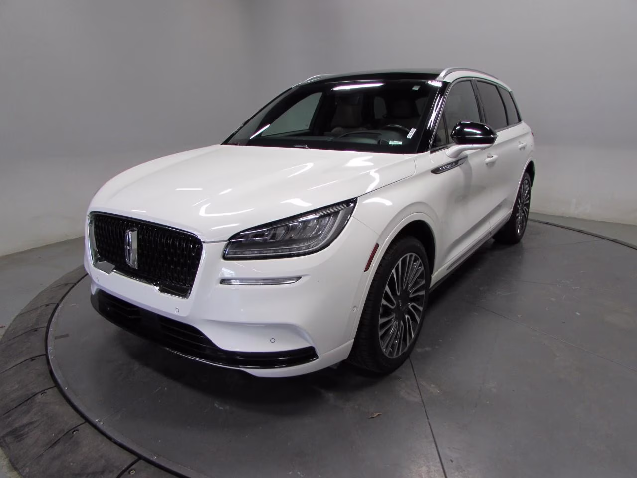 2022 Pristine White Metallic Tri-Coat Lincoln Corsair Reserve AWD SUV