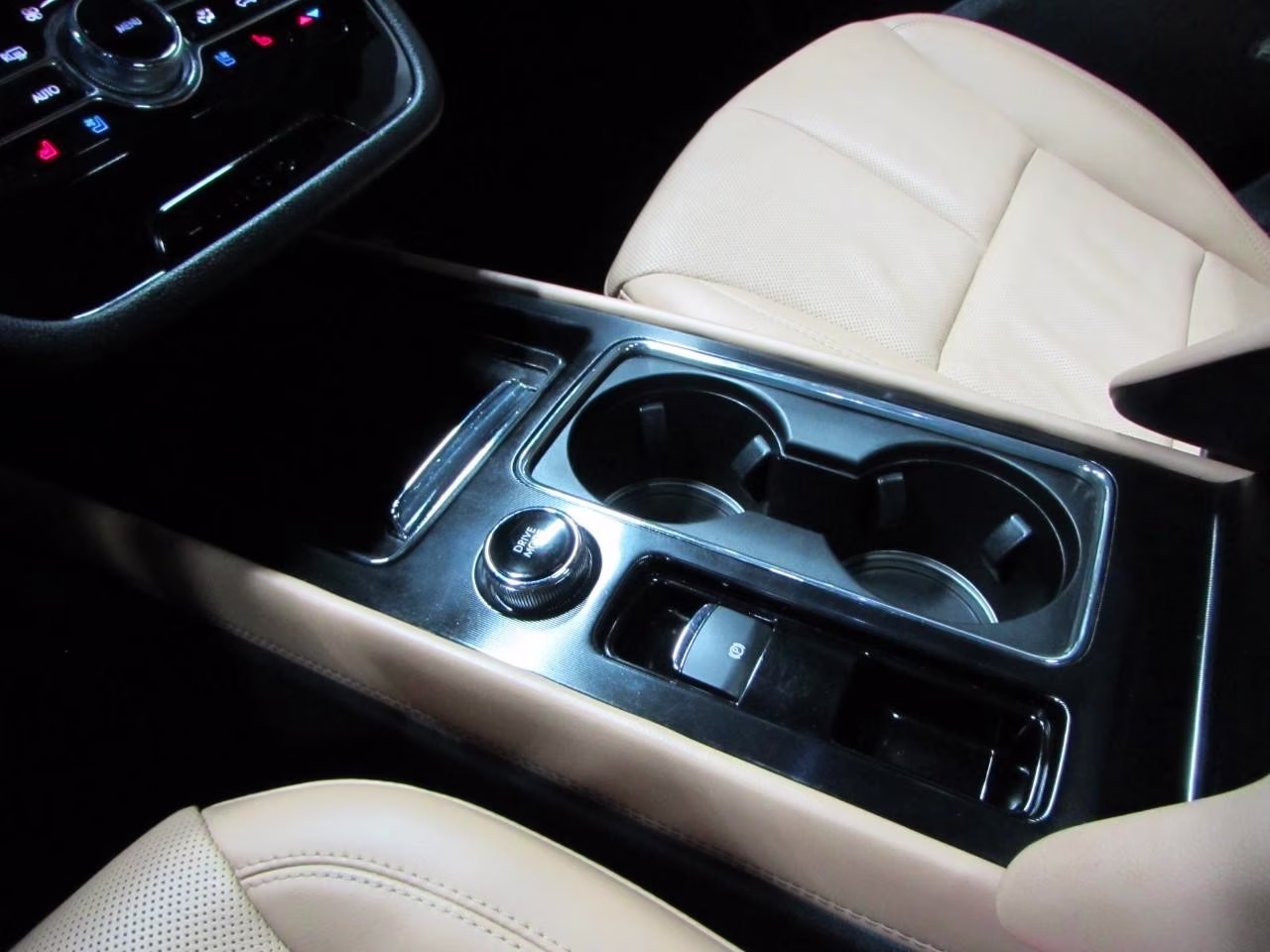2022 Pristine White Metallic Tri-Coat Lincoln Corsair Reserve AWD SUV