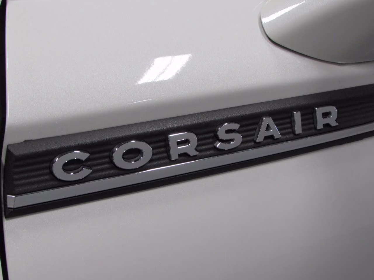 2022 Pristine White Metallic Tri-Coat Lincoln Corsair Reserve AWD SUV