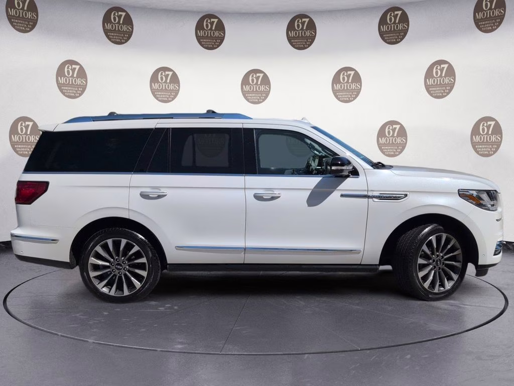 2021 White Lincoln Navigator Reserve 4X4 SUV