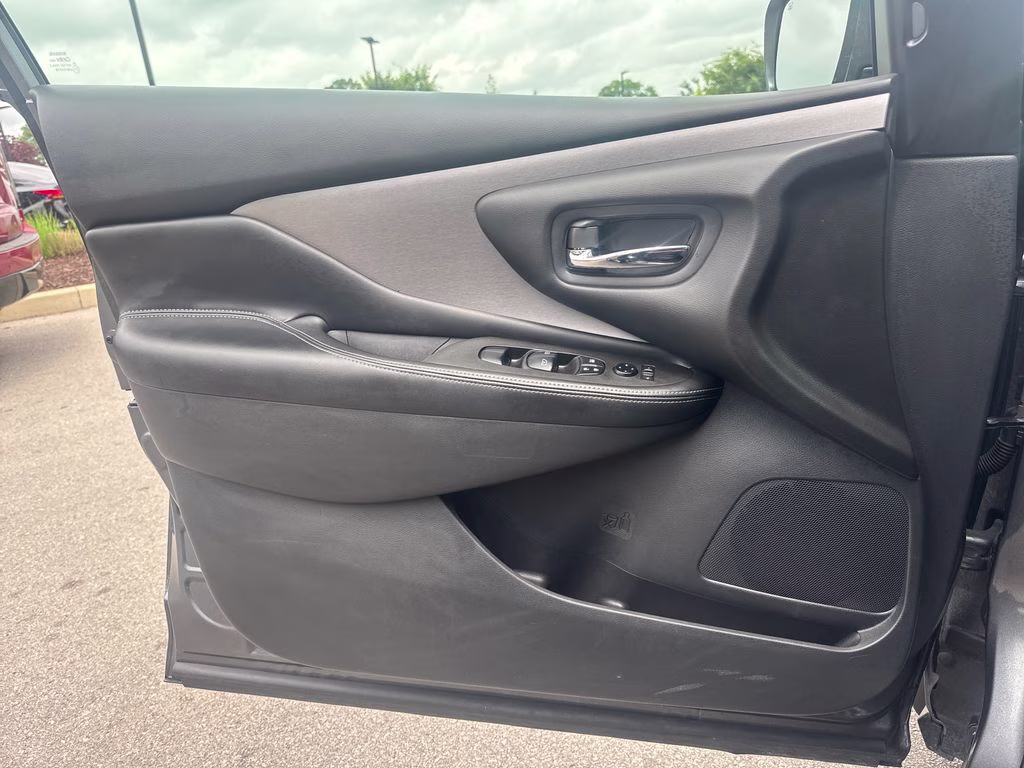 2023 Gun Metallic Nissan Murano SV FWD SUV