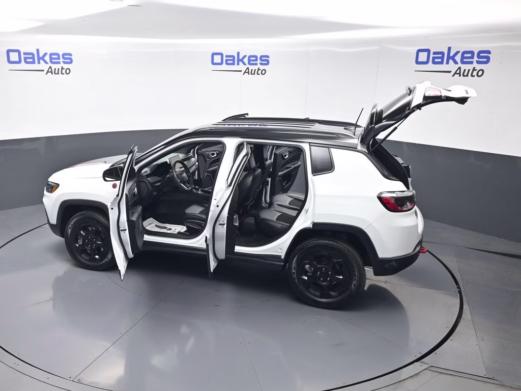 2023 Bright White Clearcoat Jeep Compass Trailhawk 4X4 SUV