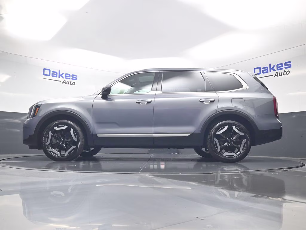 2025 Everlasting Silver Kia Telluride S AWD SUV