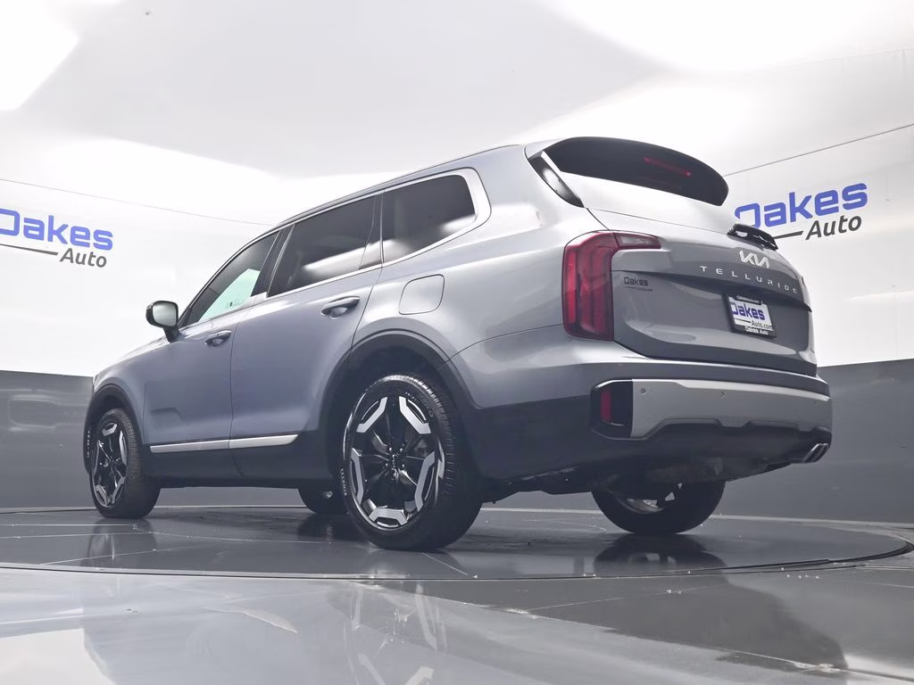 2025 Everlasting Silver Kia Telluride S AWD SUV