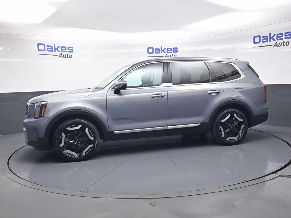 2025 Everlasting Silver Kia Telluride S AWD SUV