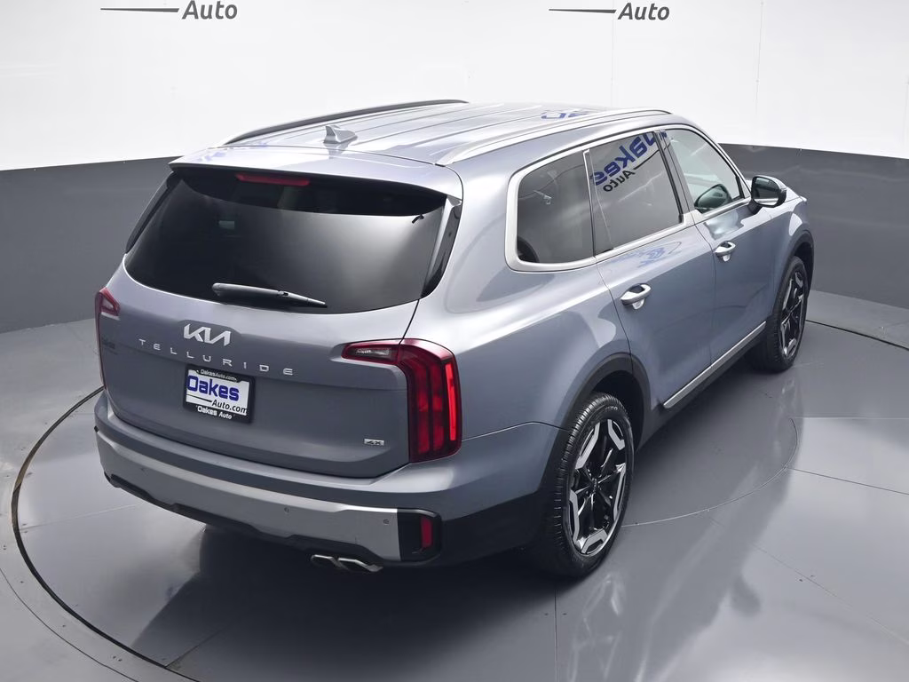 2025 Everlasting Silver Kia Telluride S AWD SUV