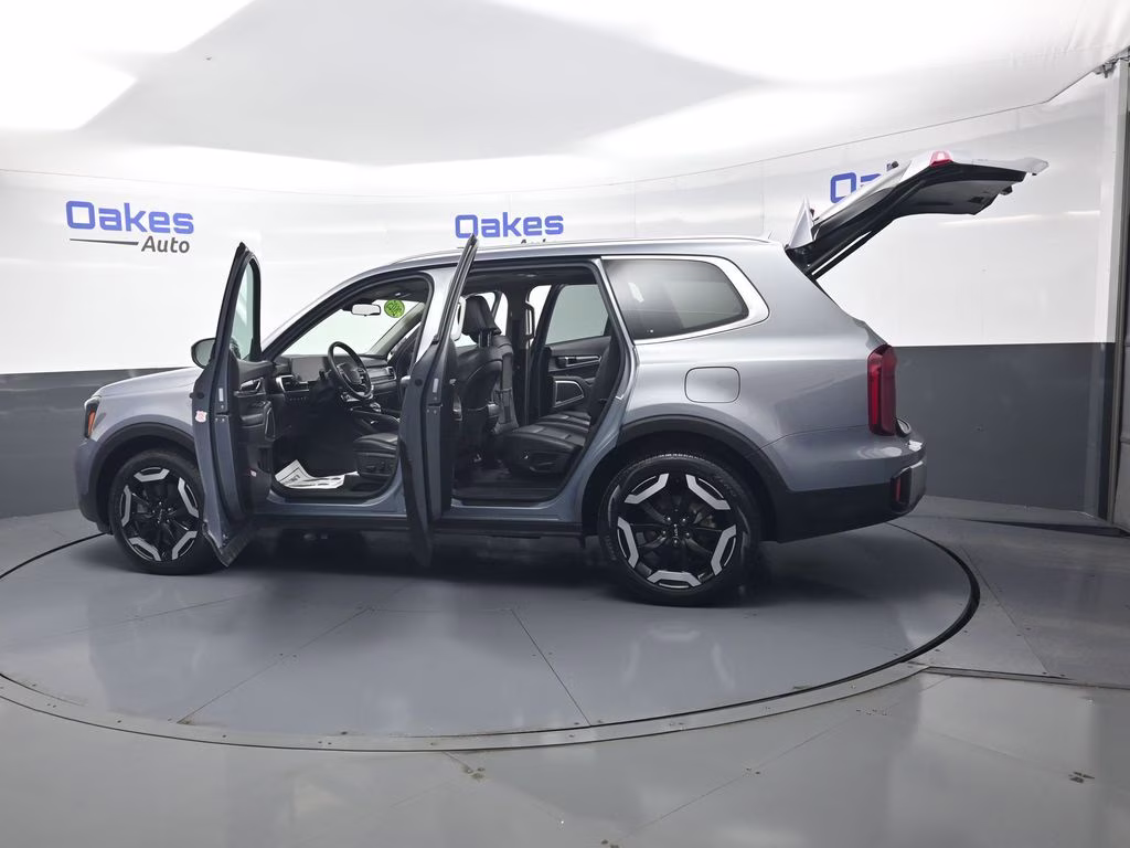 2025 Everlasting Silver Kia Telluride S AWD SUV